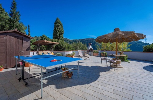 Giugnano Apartment | Nice apartment for 6 guests with WIFI, TV, terrace, pets allowed and panoramic view