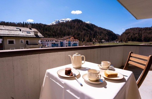 Celerina-Schlarigna Apartment | Nice apartment for 3 guests with WIFI, TV, balcony, pets allowed and panoramic view