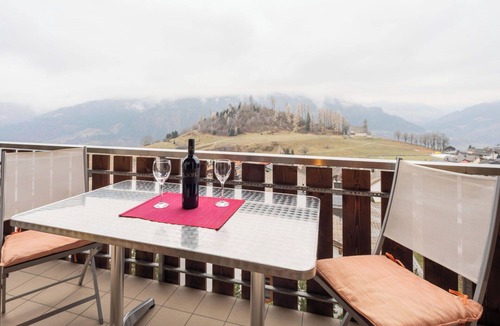 Falera Apartment | Nice apartment for 4 people with WIFI, TV, balcony and panoramic view