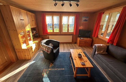 Frutigen Apartment | Nice apartment for 5 people with TV and balcony