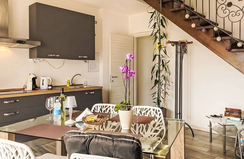 Vercana Apartment | Nice apartment for 5 guests with WIFI, private pool, TV, patio and pets allowed