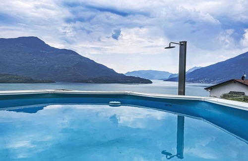 Vercana Apartment | Nice apartment for 5 guests with WIFI, private pool, TV, patio and pets allowed