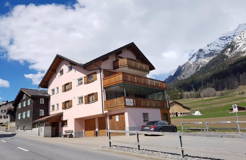 Lantsch-Lenz Apartment | Nice apartment for 6 people with WIFI, TV, balcony and parking