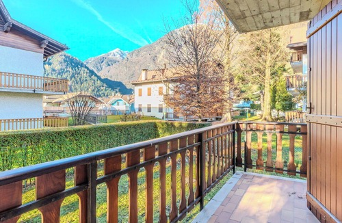 Carisolo Apartment | Nice apartment for 8 people with WIFI, TV, patio and panoramic view