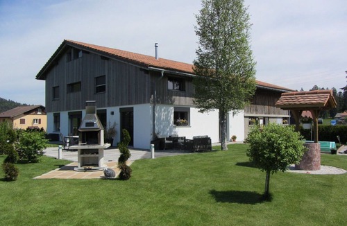 Muriaux Apartment | Nice apartment for 2 guests with WIFI, hot tub, TV and pets allowed