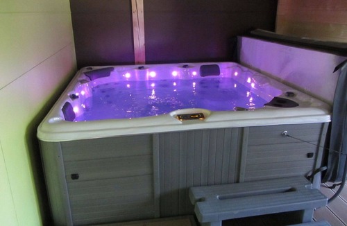 Muriaux Apartment | Nice apartment for 2 guests with WIFI, hot tub, TV and pets allowed