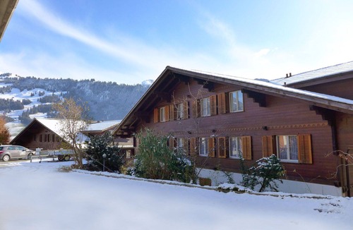 Zweisimmen Apartment | Nice apartment for 6 guests with WIFI, TV, balcony, pets allowed and panoramic view