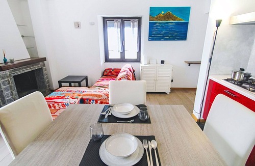 Dormelletto Apartment | Nice apartment for 4 guests with WIFI, TV, balcony and pets allowed