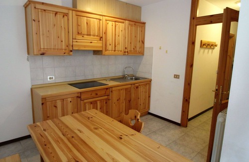 Tiarno di Sotto Apartment | Nice apartment with WIFI, pool, TV, terrace, pets allowed and parking, close to Riva Del Garda
