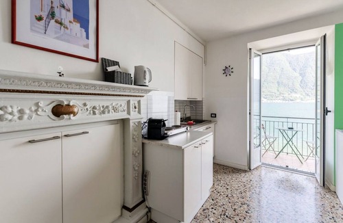 Colonno Apartment | On the Shores of Lake Como (Il Timone)