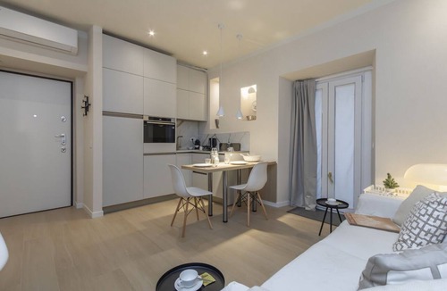San Marco Apartment | One-bedroom apartment on the first floor in the heart of Brera, Milan’s artistic and bohemian district. A strategic location just steps from the Pinacoteca di Brera, La Scala Theatre, and Castello Sforzesco.An elegant apartment offering all modern comf