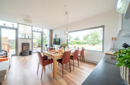 Heiligenhafen House | Ostsee - Reetdachhaus Nr 2 "SÜDSTRANDHUS" im Strand Resort