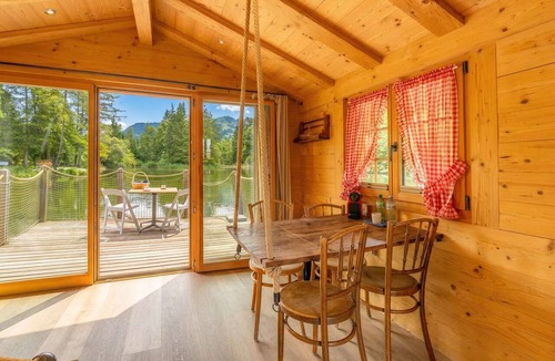 Zweisimmen House | Overwater Tiny House | Shared Bath near Gstaad