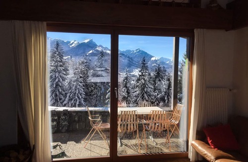 Aeschi bei Spiez Ski Chalet | Panoramic 6BR Chalet near Interlaken & Lake Thun (Bernese Oberland)