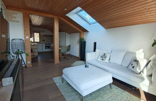 Goldiwil Apartment | Panoramic Apartment with Balcony & Alpine Views