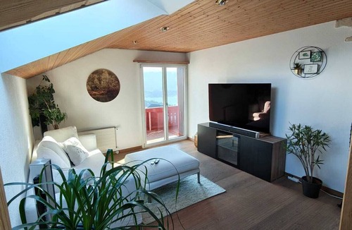 Goldiwil Apartment | Panoramic Apartment with Balcony & Alpine Views