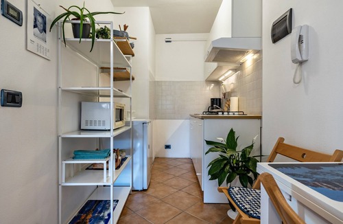 Malcesine Apartment | 'Panoramic Green' Studio with Lake View, Private Terrace and Wi-Fi