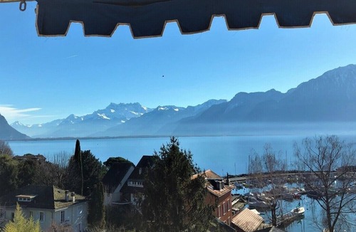 Montreux Apartment | ! Panoramic Lake views & close to all lakeside walk/bus next door !
