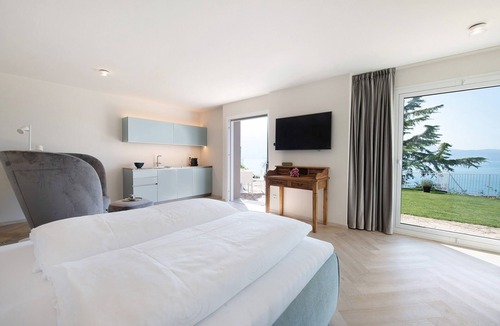 Gargnano Apartment | Pet-Friendly Apartment Villa Gargnano with Lake View and Garden