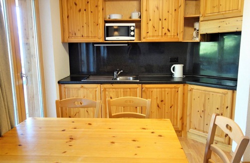 Saint-Pierre-de-Clages Apartment | Pleasant apartment with paid sauna