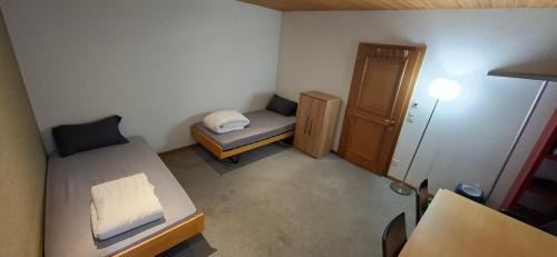 Old Town Hostel | Pluto - Private Room with Shared Kitchen Shower and Toilet - Chur Old Town