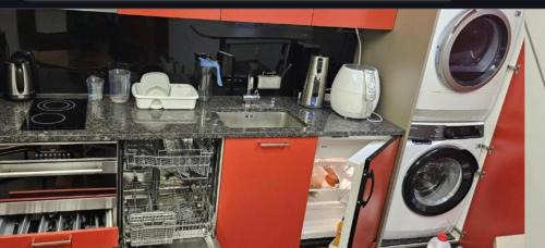 Old Town Hostel | Pluto - Private Room with Shared Kitchen Shower and Toilet - Chur Old Town