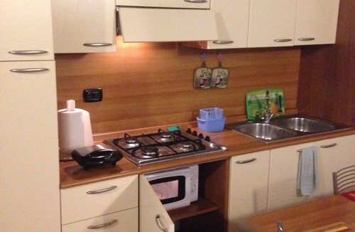 Borgo Roma Apartment | Practical comfortable apartment in the center and station, free Wi-Fi