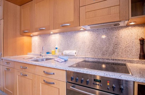 Arosa Apartment | Pradella Garten by Arosa Holiday Appartement/Fewo, Dusche oder Bad, WC, 7-Bettwo by Interhome