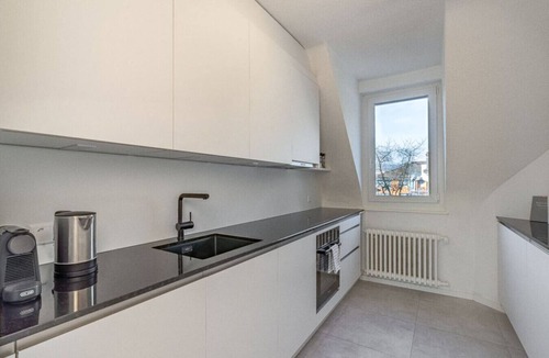 District 6 Apartment | Premium 3-BR with city views · Unterstrass