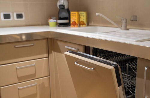 Precotto Apartment | Private Garden Flat, 2 Min walk to RED LINE M1, Direct to Duomo in 15 min