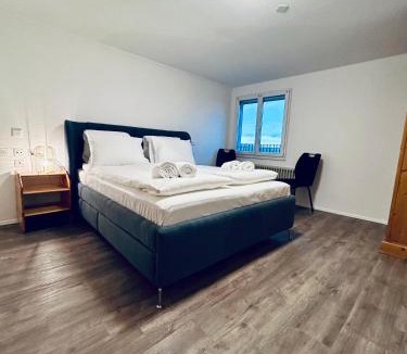 Heiden House | Private room with Bathroom and Lake View in Guest House
