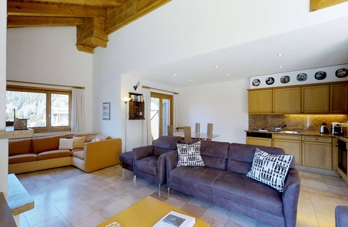 Silvaplana Apartment | Quiet, spacious and bright 3 ½-room apartment on two storeys on the 3rd floor, c