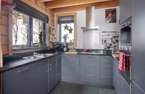 Vex Ski Chalet | Ready for renovation! | 4-minute walk to the ski lift | 10-minute walk to the wellness center/spa
