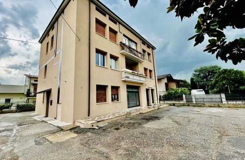 Lazise Old Town Apartment | Relaxation one step away from Gardaland spas and beaches.