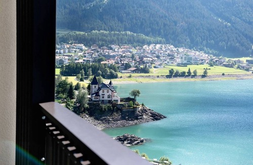 Resia Apartment | Residence Froy Apartment 5 – Lake View, Whirlpool & Breakfast Included