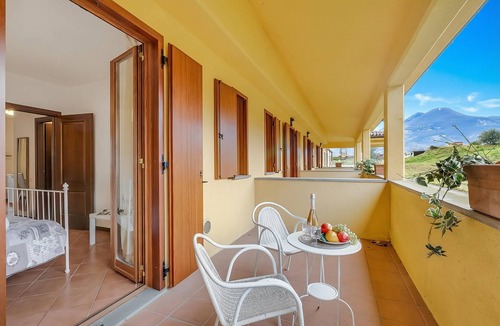Sensole Apartment | Residence La Perla - Apt 36, Monte Isola, Italy