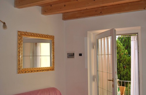 Cassone House | ROMANTIC COTTAGE WITH 2 Double Bedrooms—LAST-MINUTE RENTAL from August 23 to 28—GARAGE.