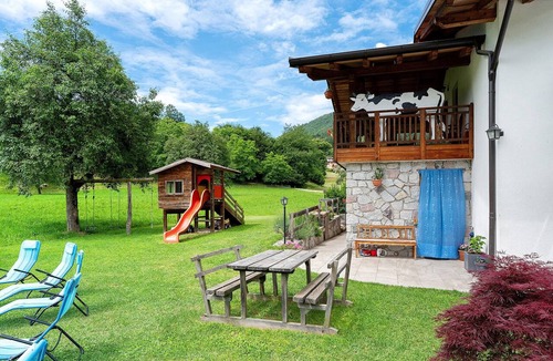 Torcegno Apartment | Room 'Agritur Dalcastagnè Lavanda' with Mountain View, Shared Terrace and Wi-Fi