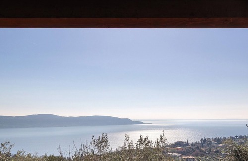 Gaino Apartment | Room 'Camera Familiare Classic' with Lake View, Shared Garden and Wi-Fi