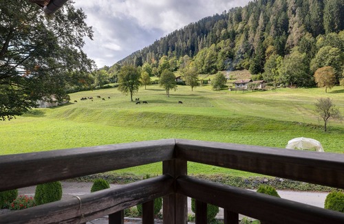 Caderzone Terme Apartment | Room 'Camera Tripla N 2' with Mountain View, Shared Garden and Wi-Fi