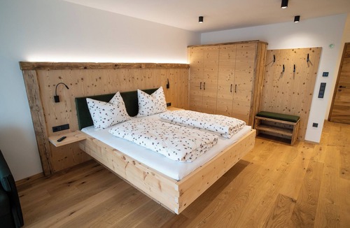 San Genesio Atesino House | Room 'Lanzenschuster Waldblick' with Mountain View, Shared Terrace and Wi-Fi