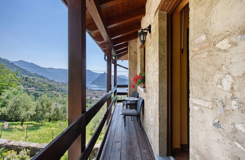 Marone Apartment | Room 'Stanza 1' with Mountain View, Wi-Fi and Air Conditioning