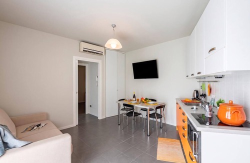 Toscolano Maderno Apartment | Rosy House 100m from lake & Shared Pool, Toscolano Maderno, Italy