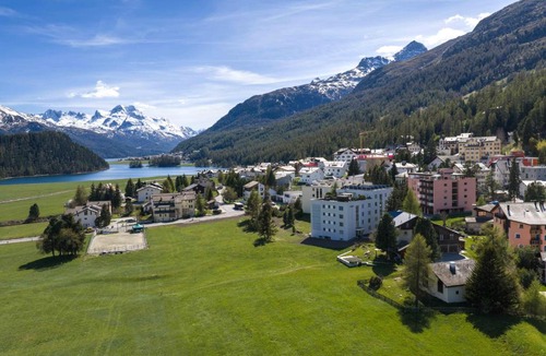 Champfer Apartment | Scenic Alpine Apartment with Pool & Sauna