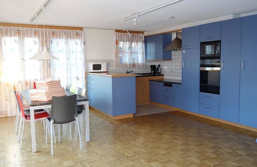 Ringgenberg Apartment | Schwizi's Holiday Apartments Appartement/Fewo, Badewanne, 1 Schlafraum No. 06 by Interhome