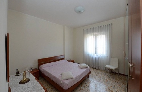 Quartiere XXVII Primavalle Apartment | Second floor apartment Casa Amena near Vatican, Metro, parking.
