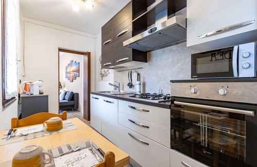Dormelletto Apartment | SoleLago - Dormelletto, Garden, Patio, Barbecue, Sleeps 5, WiFi, Air Conditioning
