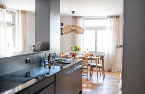 Kuessnacht Apartment | Soluna Stay | Lucerne | Mountains | Lake | Family-Friendly | Pilatus & Rigi View