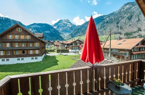 Lungern Apartment | Sonnige Dachwohnung im schönen Lungern by Interhome