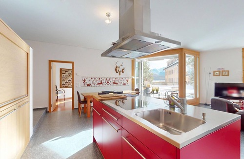 Samedan Apartment | Spacious 4.